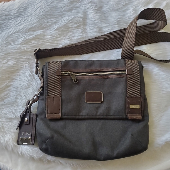 Tumi Alpha Brabo Beale Crossbody - Picture 1 of 12